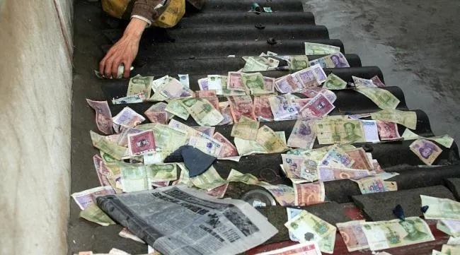 梦境中的金钱诱惑，零钞遍地，我为何选择不捡？