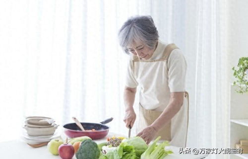 梦见过世的妈妈烧火做饭，回忆与情感的交织