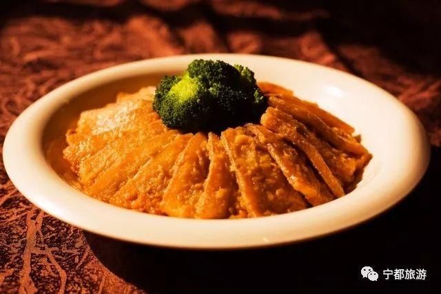梦见一块猪肉用刀分成了三块，解析梦境中的象征与启示