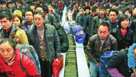 梦见钓到两条大鱼和两条小鱼，寓意与解析