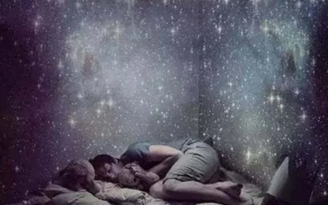 梦境中的残酷现实，解析梦见吃人体菜与几位朋友共享整体人肉的深层含义