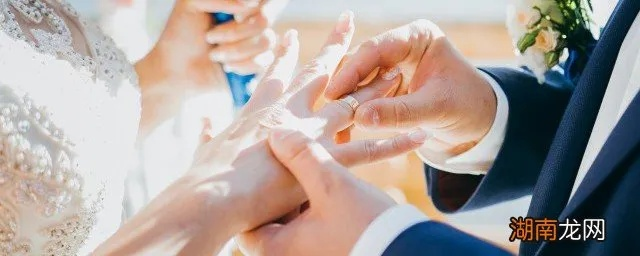 解梦，梦见自己订婚来月经，寓意与解析