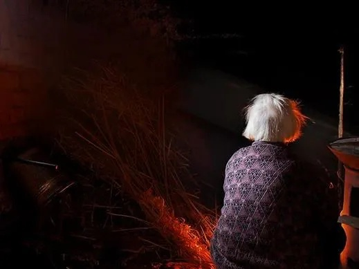 梦境中的静默对话，梦见给死去的亲人打电话，他接起却不说话