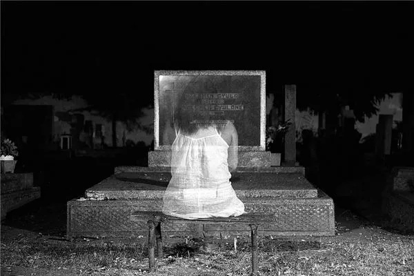 梦见坟墓倒塌死人复活，梦境背后的深层含义与心理解析