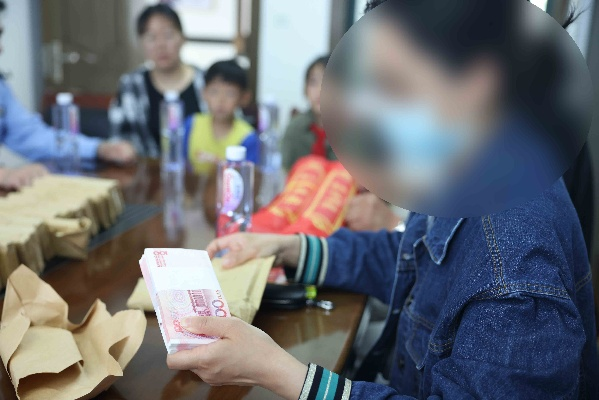 梦境拾金，从50元到100元的奇遇与家庭共享的温馨解读