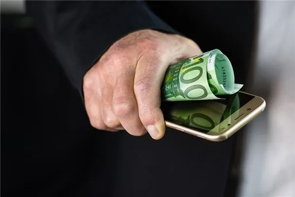 梦境拾金，解读做梦梦到捡钱的深层寓意与心理启示