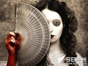 梦见女性朋友变成鬼了，梦境背后的深层解析与心理启示