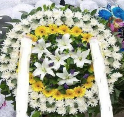 梦境中的花语，解读梦到花圈店了的深层含义