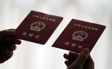 在一段时间里经常梦到前女友找我复合，梦境背后的情感解析与自我探索