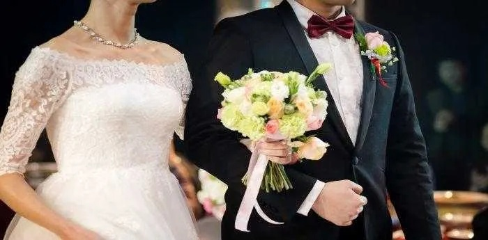 总是梦见男友和别人结婚了我还参加婚礼，梦境背后的情感解析与自我探索