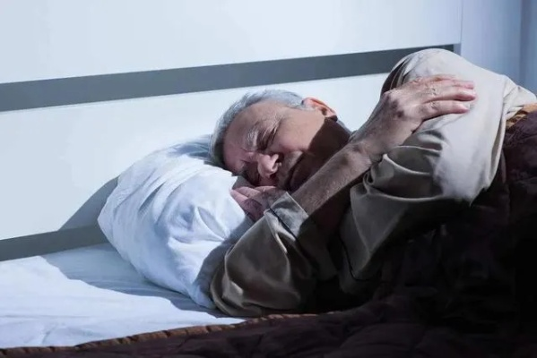 梦境中的重逢，梦见我过世的外公又死了