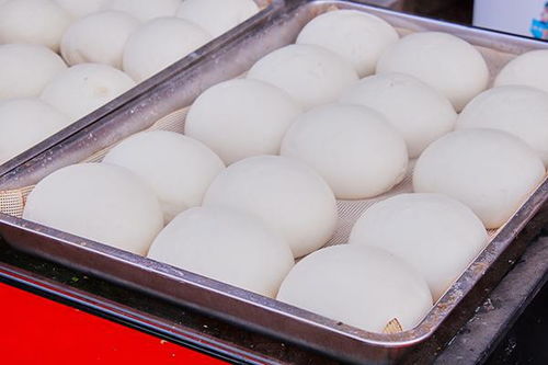 梦见馒头发霉生虫子，解读梦境背后的深层含义