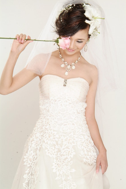 梦见女人穿白衣服给我一把花,梦境背后的深层含义与解析 梦见女人穿白衣服给我一把花,梦境背后的深层含义与解析