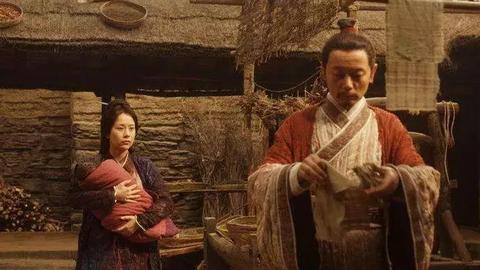 梦见孩子抱着球从粪坑里爬出来，深层梦境解析与心理寓意