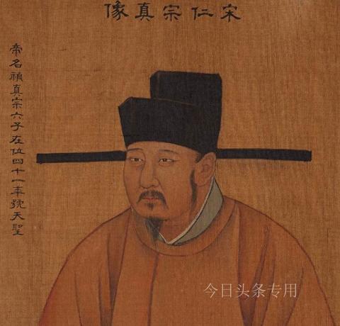 梦见自己穿的上衣有污点，解读梦境中的隐喻与启示