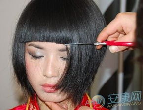 梦见自己头发剪一半自己在哭，解读梦境中的情感与象征