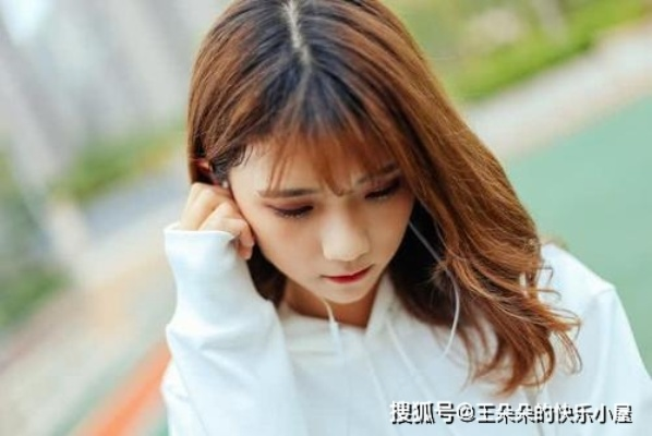 梦境中的微妙情感，梦见女人请我老公挑水的深层解读