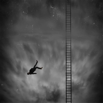 梦境中的勇气与抉择，我梦见一个大该十岁的男孩爬到高楼看到我又跳下去