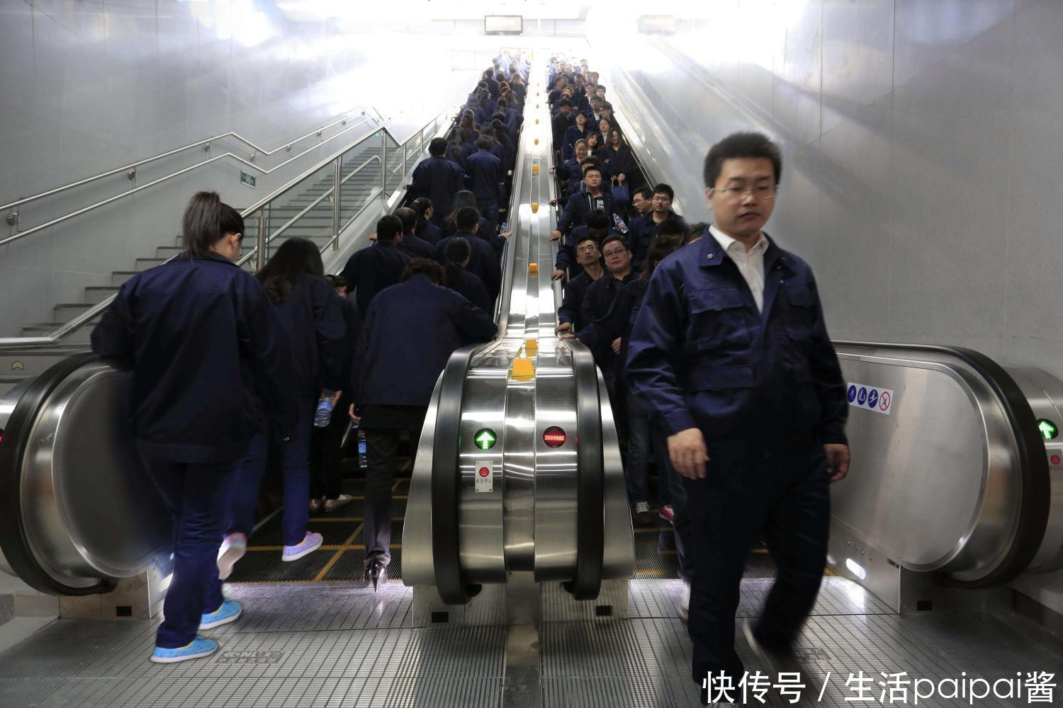 周公解梦，电梯吞人的深层寓意与心理解析