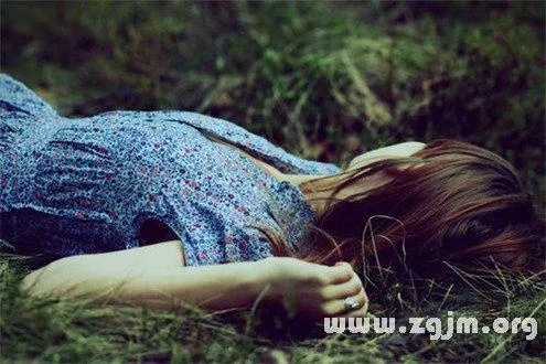 梦见死人坐起来，梦境背后的深层含义与解析