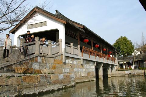 周公解梦，梦见乌龟在锅里，锅掉进水里，乌龟爬出来，另有蛇出现——梦境背后的深意