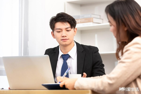 梦见关系好的同事生男孩，职场友谊与新生希望的预兆