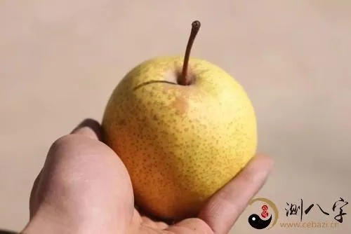 梦境解析，梦见一半削好的梨子
