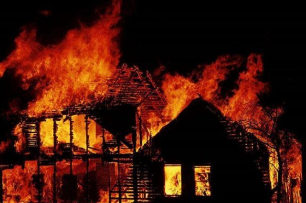 晚上梦见着火了，梦境背后的深层含义与心理解析