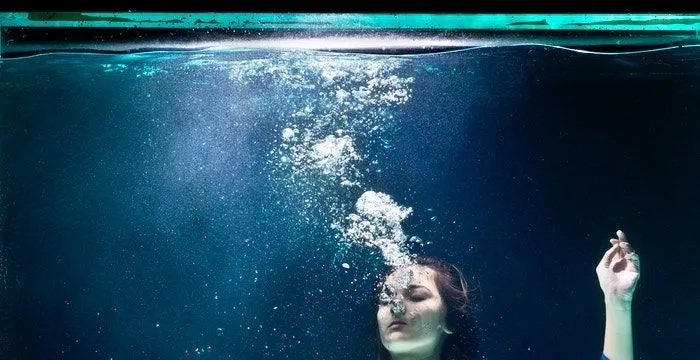 梦见老公和女儿让大水淹死了，梦境背后的深层含义与心理解析