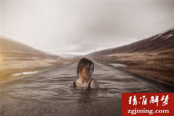 梦境中的洪流与亲情的牵绊，解析涨水游泳与坟墓淹没的梦境