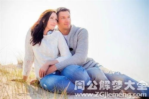 梦见刚分手几天的女友有了新的男友，解读梦境背后的情感纠葛与自我反思