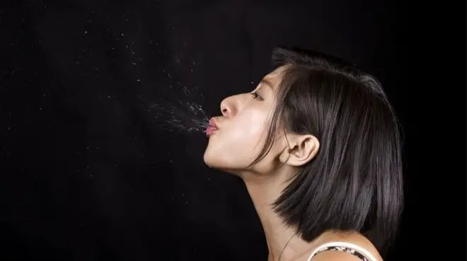 周公解梦，梦见已故亲人向自己吐口水，寓意何在？