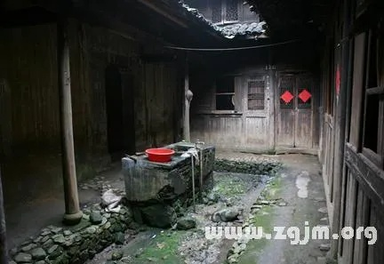梦境解析，梦见搬家租的房子有窟窿漏水