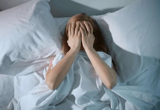 周公解梦，例假推迟45天后梦见来潮，梦境背后的深层含义与心理解析