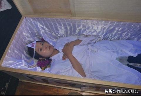 梦境中的冥界使者，解析梦到好多棺材的深层含义