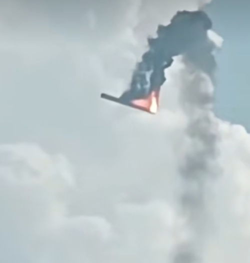 梦见飞机坠落爆炸，潜意识中的警示与内心焦虑的映射