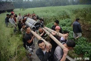 梦见抬棺材跑得快，寓意、解析与心理启示