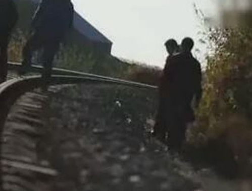 梦见别人杀人而且吐了很多血，梦境背后的深层预兆与解析