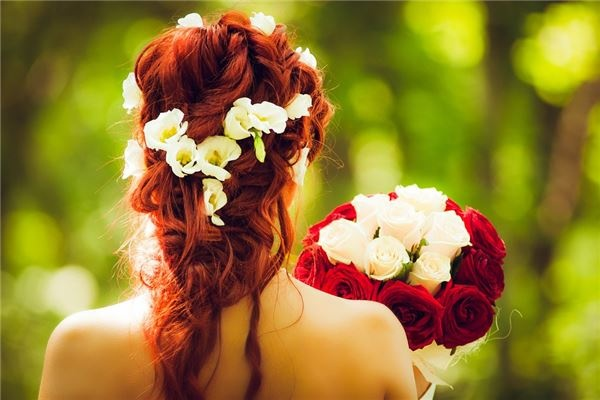 已婚女人梦到自己结婚，梦境背后的深层含义与心理解析