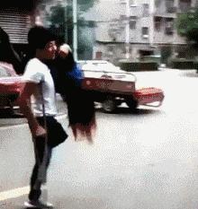 梦见捡到的孩子又被亲生父母领回来了，梦境背后的深层含义与心理解析
