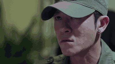 梦境中的逃亡与自我审视，解析梦见自己被人追杀还中枪了的深层含义