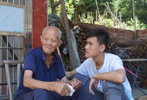 梦回往昔，父亲离去，解读梦到爸爸死了的深层含义