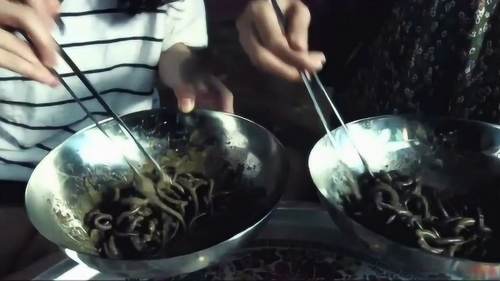 梦境解析，吃完面条后碗里的蛇——探索潜意识的隐秘信息
