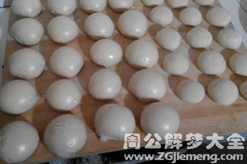 梦境解析，梦见死人蒸馒头自己吃了还有自己生病不行了