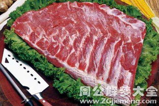 梦境启示，吃剩的鱼肉与瘦猪肉被夺，预示生活变动与内心不安的解读