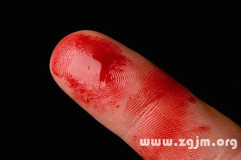 做梦梦见自己把自己鼻子割掉流了好多血，梦境背后的深层含义与解析