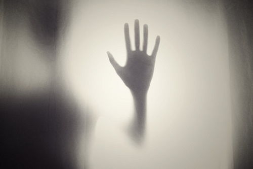 梦到活着的亲人去世，预兆、心理解析与深层含义