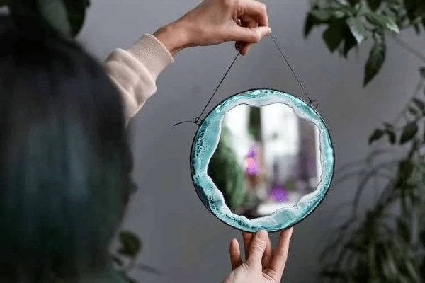 梦境启示录，梦到镜子破了，预示着什么？