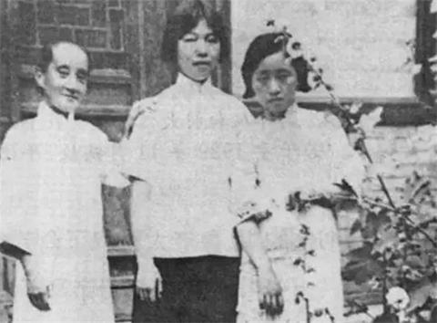 昨晚梦见死人，还去了死人的家里做客，梦境背后的深层预示与解析