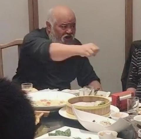 梦见牙齿掉光，探索梦境背后的深层含义与心理解析